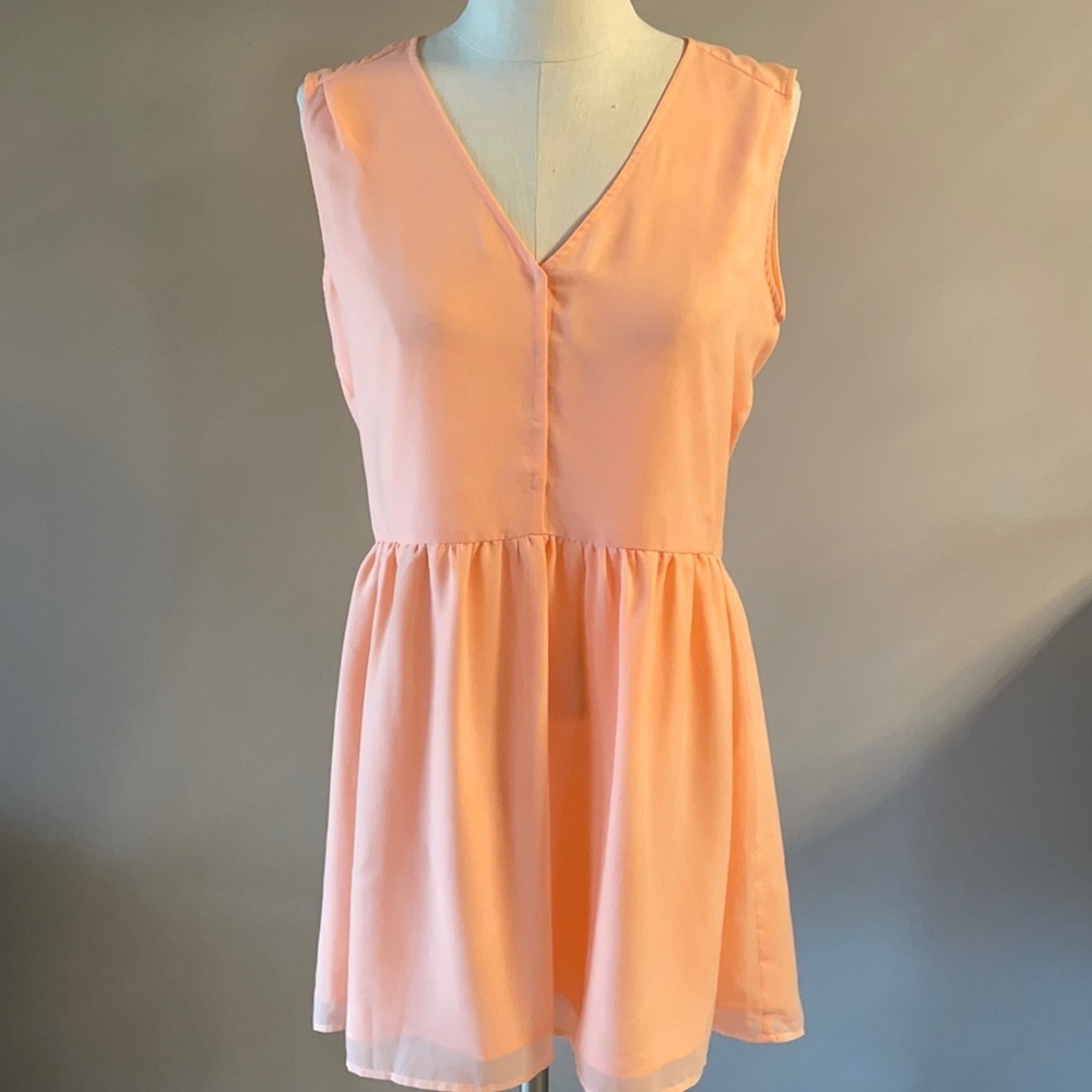 VICTORIA SECRET relaxed fit mini dress Lightweight lined V neck snap front Small